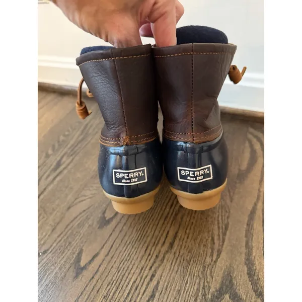Sperry Women's Saltwater Duck Boot, Tan/Navy, Size 5 US NWT - Image 2
