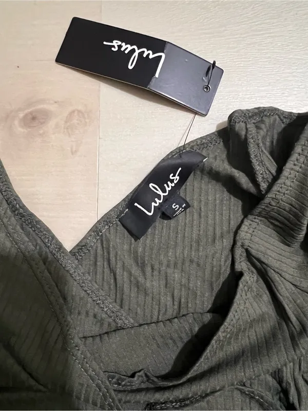 Lulus NWT Women Small Khaki Olive Green Long Sleeve Ribbed Fitted Wrap Top - Image 3