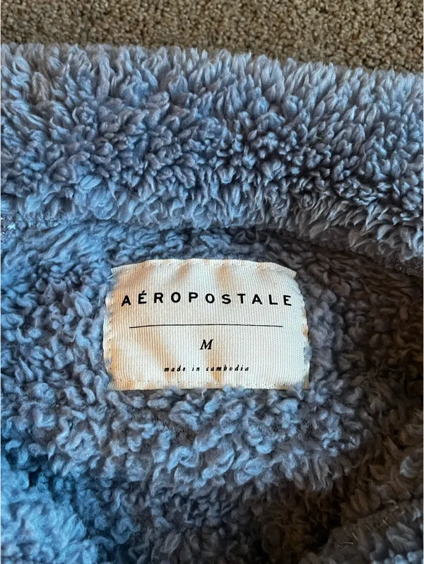 Aeropostale Women’s size Medium Cropped Blue Sherpa Sweatshirt - Image 4