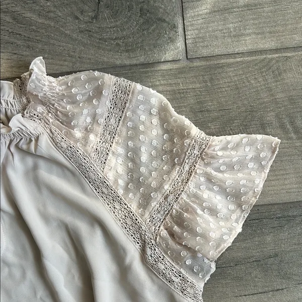 Express Cream Lace Sleeve Blouse - Image 3