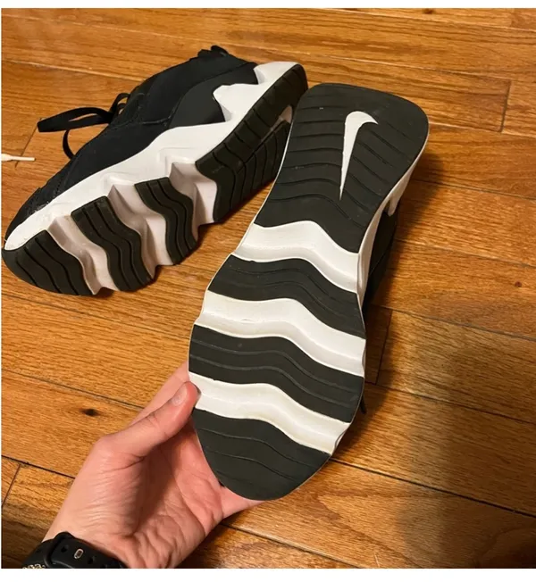 Nike RYZ Sneakers - Image 4