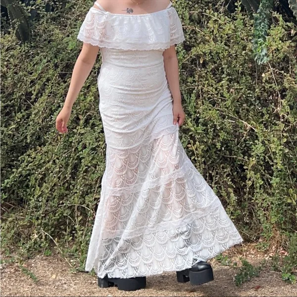 Elegant Off-Shoulder White Lace Dress - Image 4