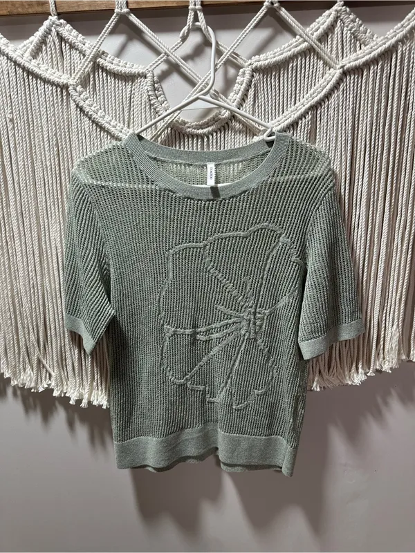 Amazon Sage Green Short Sleeve Crewneck Sweater with Floral Knit - Image 3