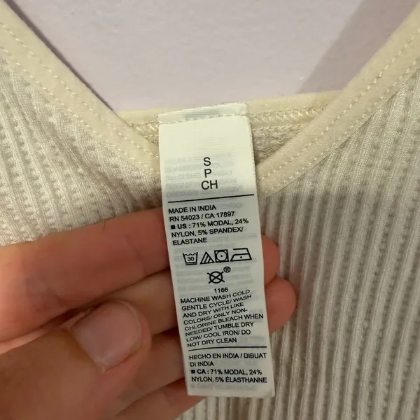 White ribbed old‎ navy stretch tank top - Image 2