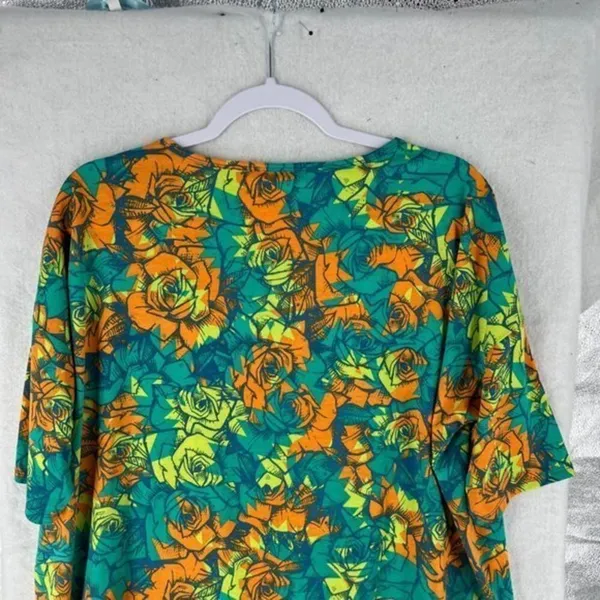 Lularoe Womens Tops Size L Floral Print‎ High Low Batwing - Image 3