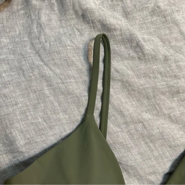 Lululemon Still Now Sports Bra Light Support A/B Cup Army Green Size 8 Yoga - Image 4
