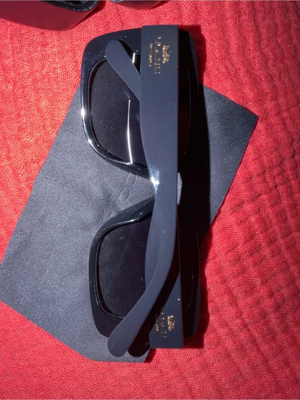 Coach Black Women's Sunglasses with Subtle Gold Accent - Image 3