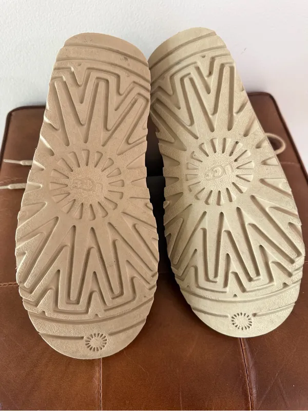 UGG Womens Neumel Sand Beige Taupe Chukka Boots Size 8 Lace Up Fur lined 1094269 - Image 6