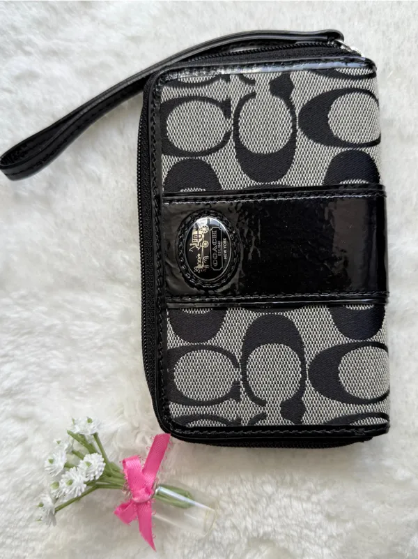 Vintage Coach Zip Around Wristlet - Image 2