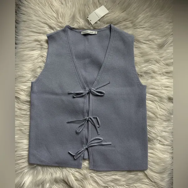 Abercrombie & Fitch tie front sweater vest - Image 3