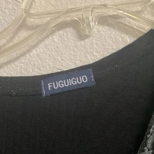 FINAL MARKDOWN Fuguiguo ladies top Size undefined - Image 3