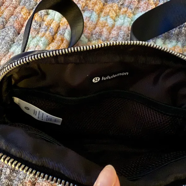 Lululemon Everywhere Belt Bag 1L Manifesto Print Black Silver - Image 7