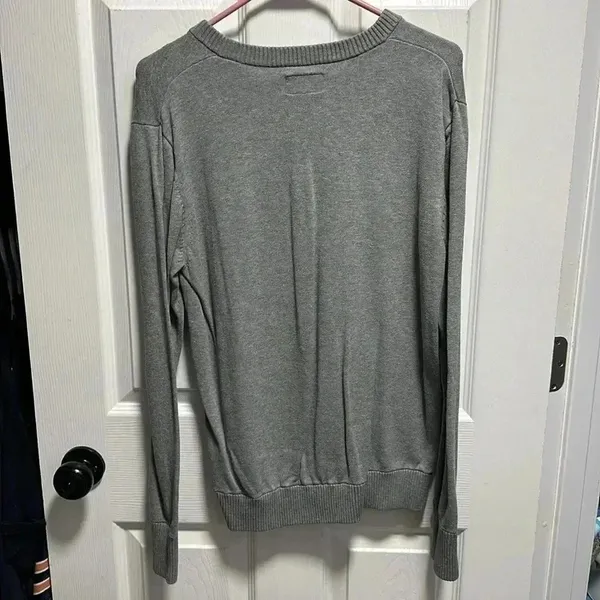 UGG AUSTRALIA GRAY VNECK OVERSIZED SWEATER - Image 4