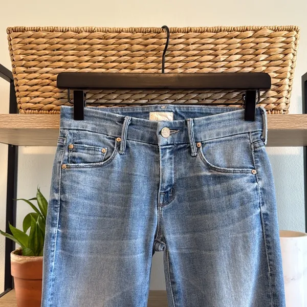 MOTHER The Looker Ankle Fray Cropped Jeans in Wild & Sweet Wash, 24 - Image 2