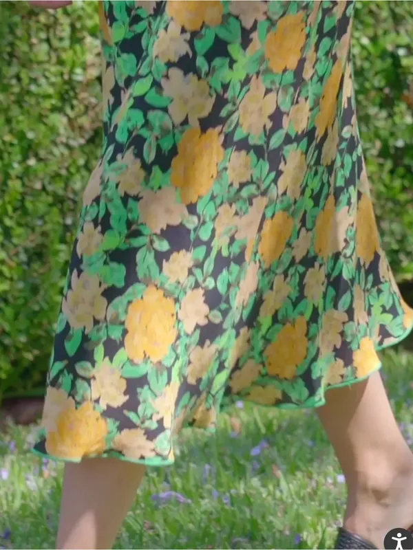 Karen Kane golden rose print crepe bias cut skirt. Size Medium. NWT. - Image 4