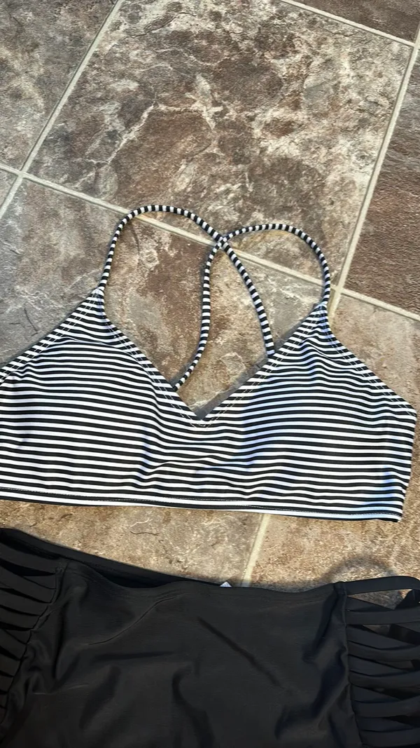 Black And White Bikini Top With High Wasted Bottoms - Image 3
