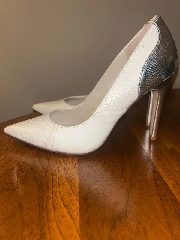 Rock & Republic faux snake skin and silver heels size 6 woman’s dress shoes - Image 4