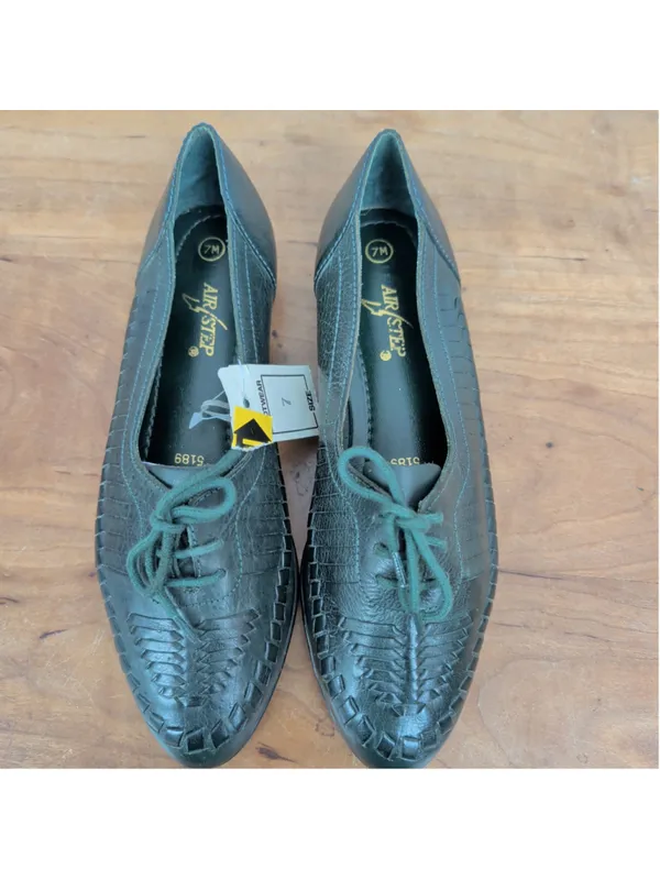 Vintage Deadstock Ladies' Green Woven Leather Lace Up Flats 7 - Image 2