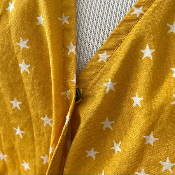 Madewell Wrap Top in Star Golden Yellow Scatter Print M - Image 8