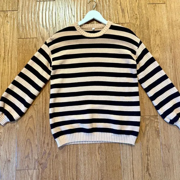 Amazon crewneck tan and black striped sweater size small - Image 6
