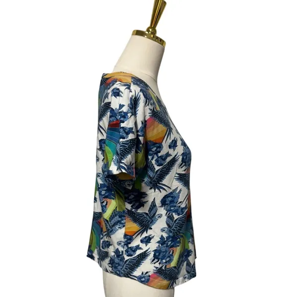 Farm Rio for Anthropologie Aves Graphic Tee Rainbow Macaw Floral Size Medium - Image 3