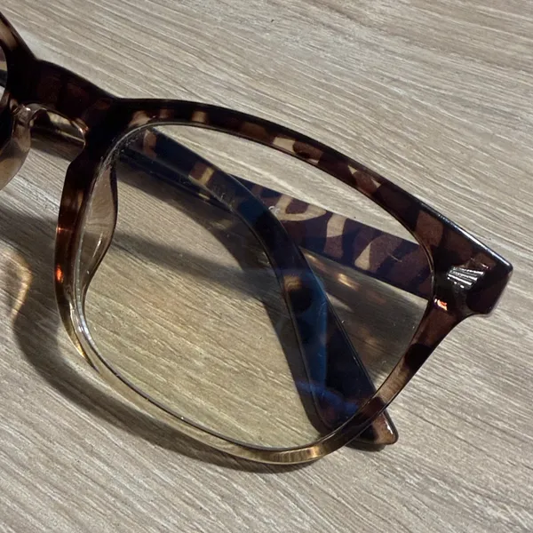 Tortoise Shell Glasses Brown - Image 2