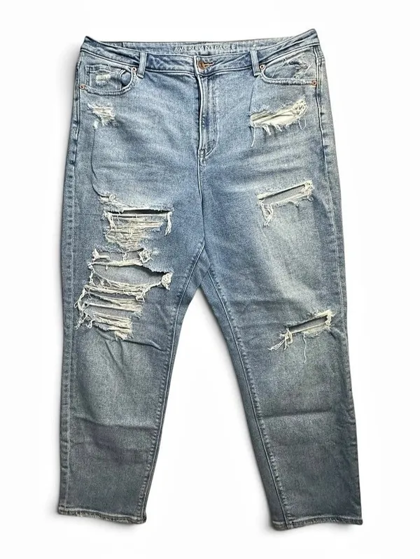 American Eagle Mom Jean Size 16 Regular High Rise Distressed Ripped Light Wash - Image 3