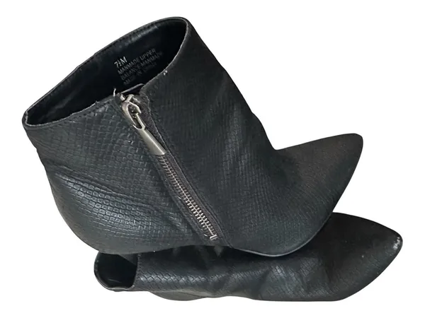 BP Black Pointed Stiletto Ankle Booties- Sleek Textured Design - Image 2