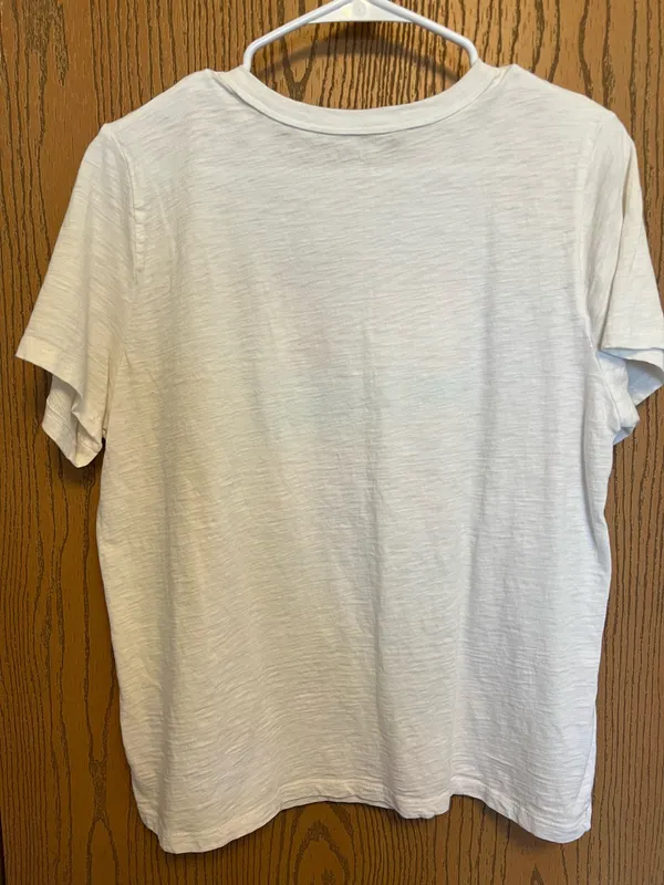Old Navy Graphic Tee - Image 4