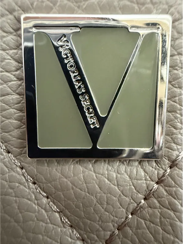 Victoria Secret gray quilted crossbody bag - Image 3