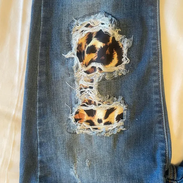 Judy Blue 7/28 Leopard Patch High Rise Ripped Skinny Raw Hem Jeans JB82166DK - Image 8