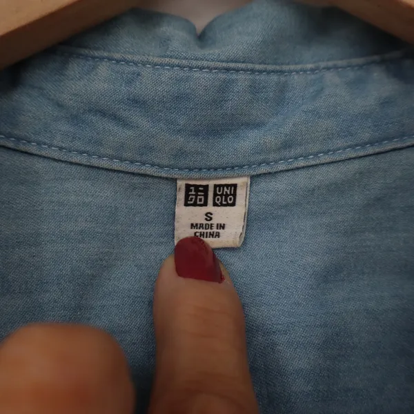 Uniqlo Womens Light Wash Denim Chambray Button Down Shirt Small Blue - Image 2