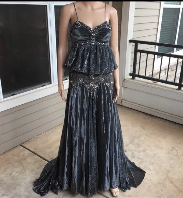 Elegant Black Beaded Peplum Evening Gown - Image 4
