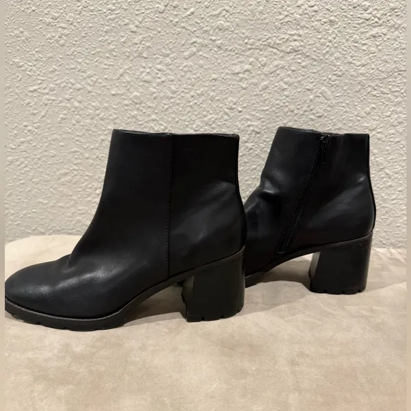Korks Black Zipper‎ Women's Ankle Boots Size 8 - Image 5