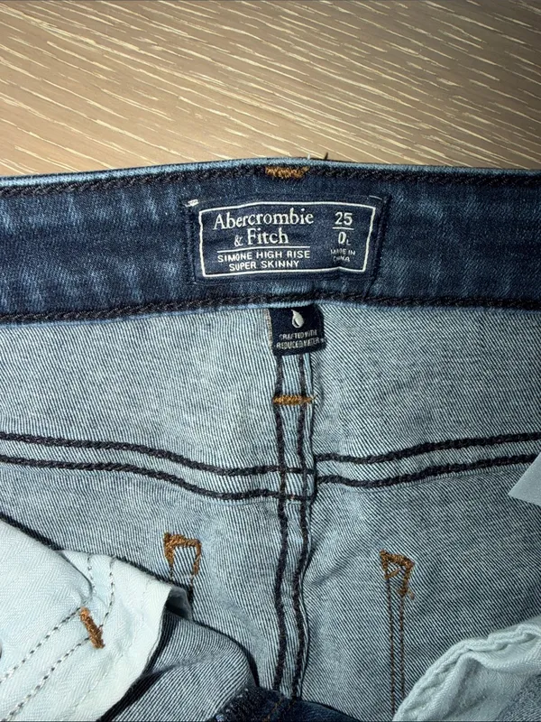 Abercrombie & Fitch Women's Dark Indigo Skinny Jeans - Image 2