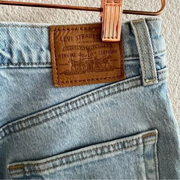 Levi's Ribcage Shorts Button Fly Distressed Fray Hem 25 - Image 4