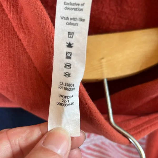 Lululemon Athletica Red Hoodie sweatshirt. Size 4 - Image 5