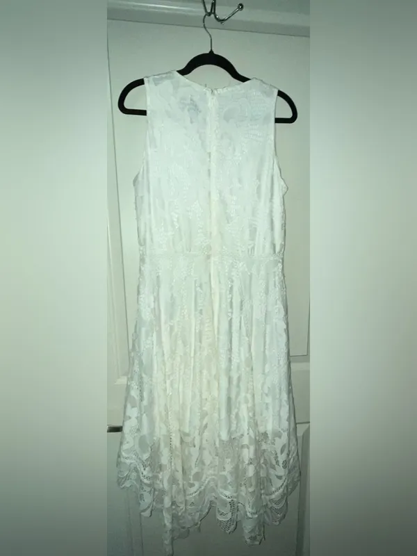 Taylor White Lace V-Neck Handkerchief Hem Dress PTP 22in No Size Tag - Image 2