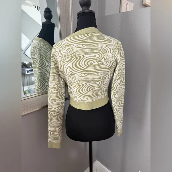 Glassons Groovy Swirl Hippie Crop Cardigan Sweater Size Small. - Image 4