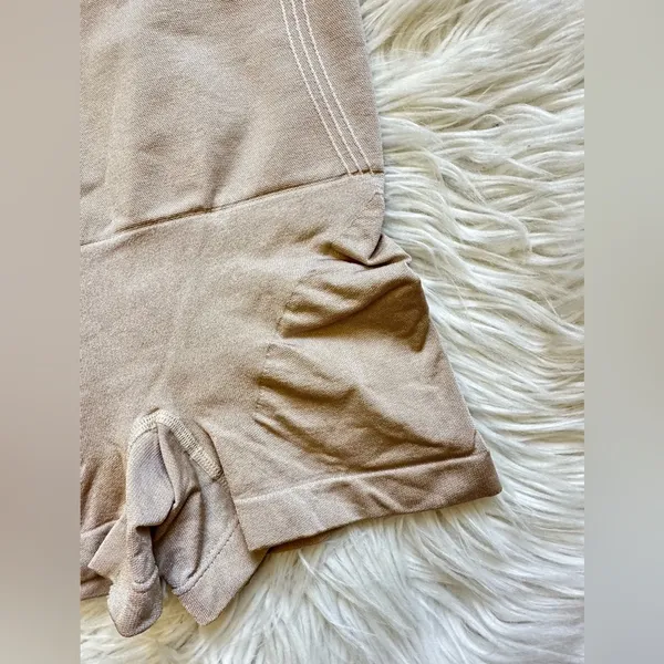 High waisted shapewear shorts - Image 2