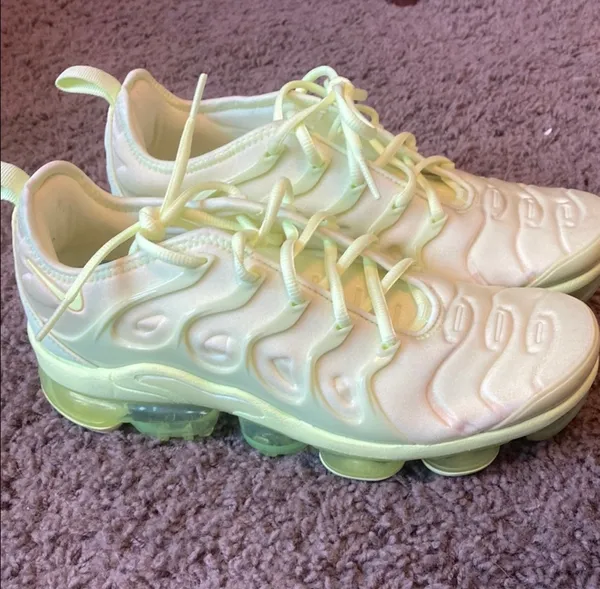 Nike Lime Green Sneakers - Image 3