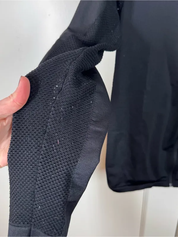 Varley Poinsetta mesh laser cut Black Jacket Size L/XL‎ activewear gym workout - Image 3