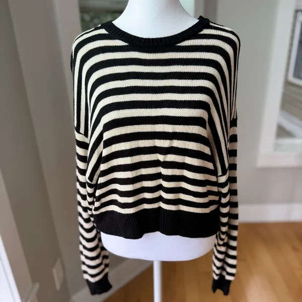 PINK Victoria’s Secret Black Ivory Striped Cropped Crewneck Sweater Sz Medium - Image 11