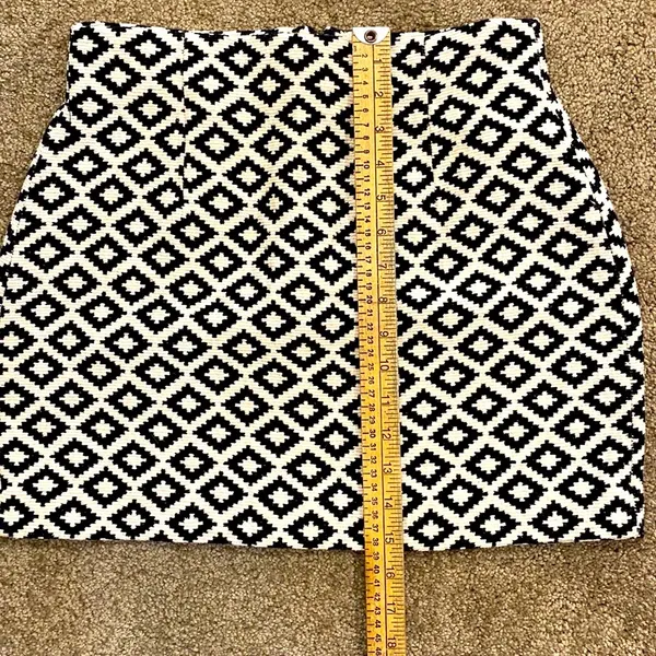 || Black and white print mini skirt - Image 6