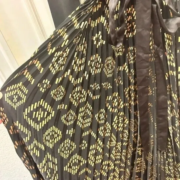 LuLaRoe‎ Black Gold Metallic Geometric Pleated Maxi Dress Small Long Sleeve Wrap - Image 6