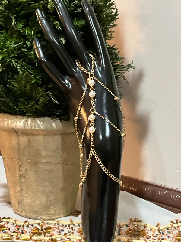 Pearl and gold chain bracelet - Image 2