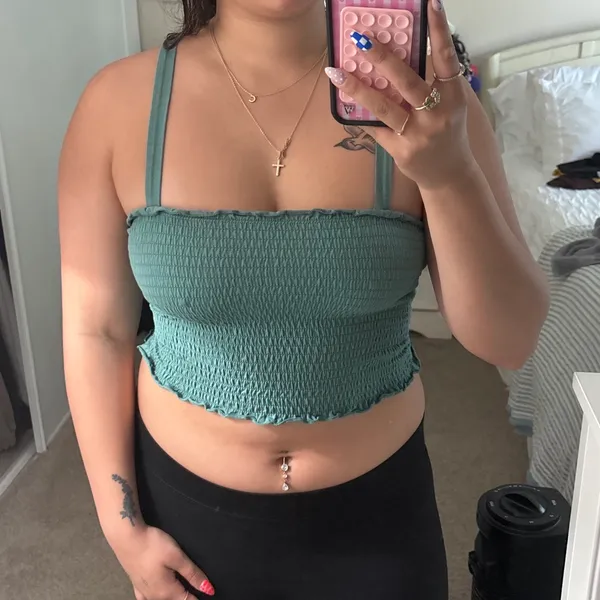 Ruched green cropped tank top - Image 3