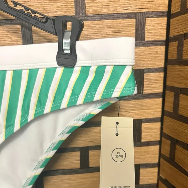 No Boundaries Green And White Stripe Bikini Set Size‎ XL - Image 4