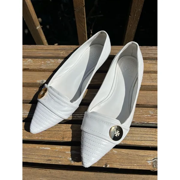 Tory Burch pointed-toe Stiched Gold Tone Logo flats white leather size 8 - Image 3