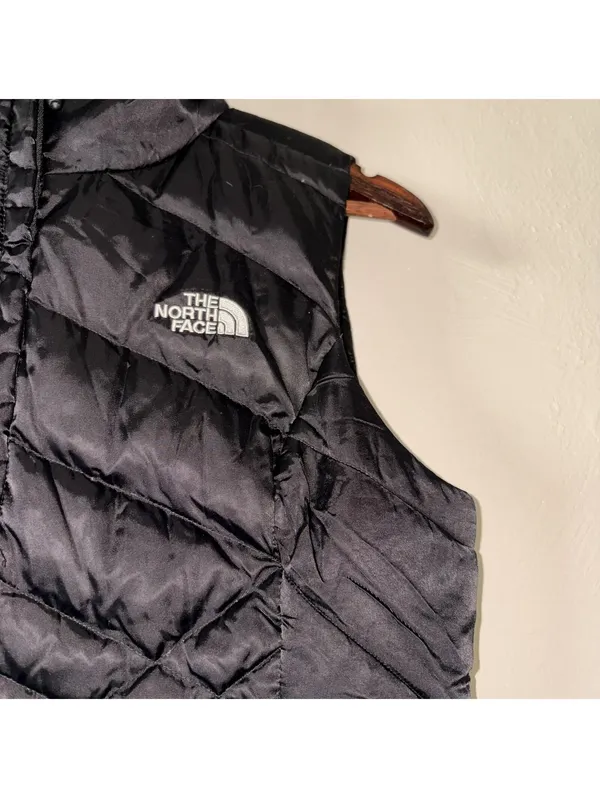 The North Face 550 Down Fill Black Chevron Puffer Vest - Women's Small - Image 3